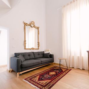 Grande, Moderno Appartamento In Edificio Storico